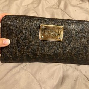 Michael kors wallet